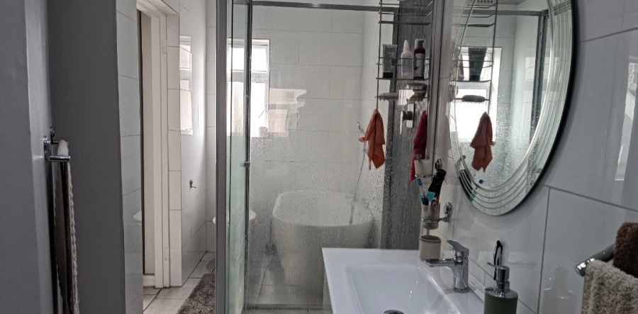 2 Bedroom Property for Sale in Zonnebloem Western Cape